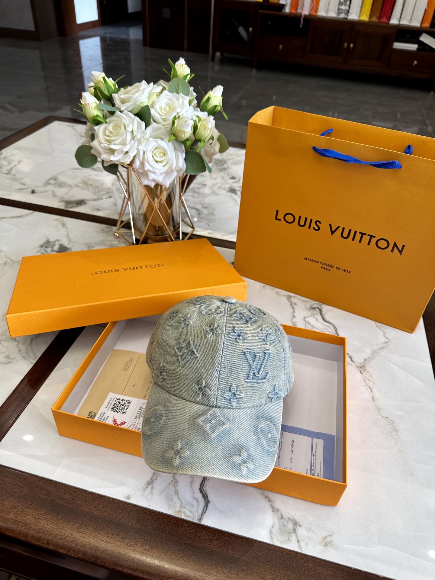LV hat model 64